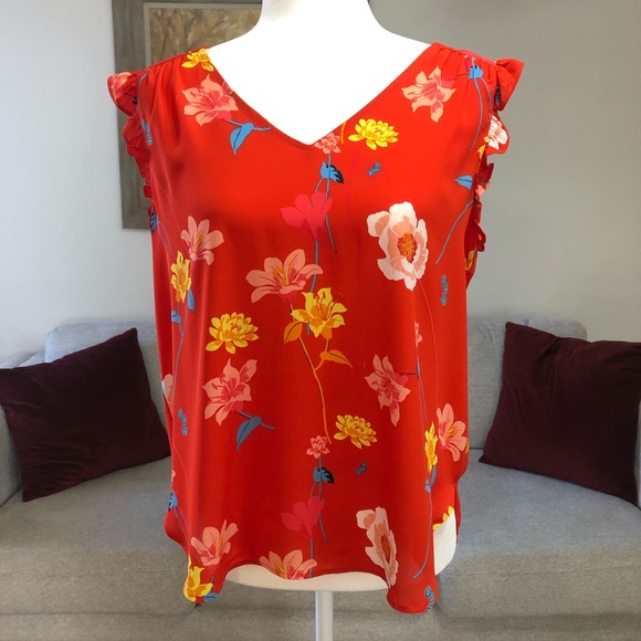 LOFT Lily Bar V-Back Floral Flutter Sleeve Top - Picture 3 of 6